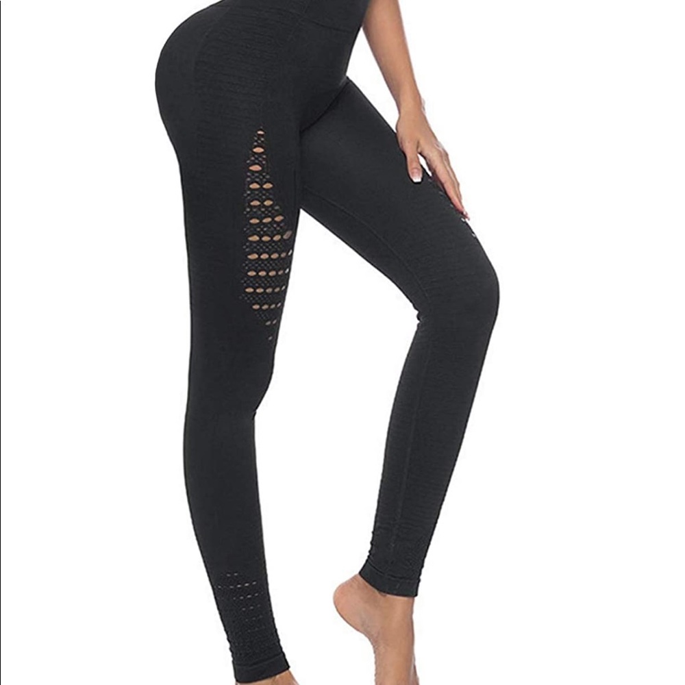 Black Seamless Workout Pants - Picture 4 of 5